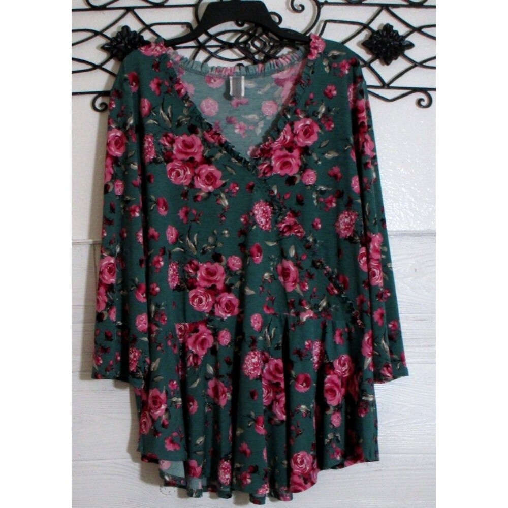 Honey Me Curvy Women's Knit Top Size XXL Long Sleeve Multicolored Floral V Neck